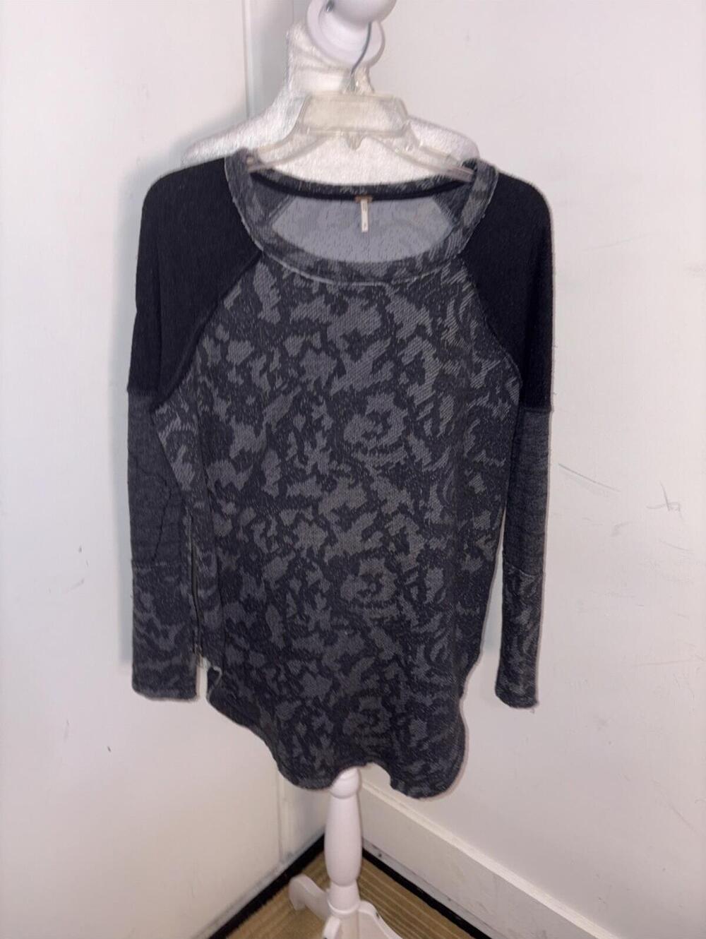 Free People Pullover long sleeve top Gray Size XS Cozy Paisley